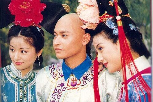 'Nhĩ Thái' Hoàn Châu Cách cách bị nghi bán vàng giả