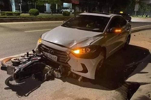 Đội trưởng thanh tra giao thông ngồi ô tô đi ngược chiều tông chết nữ lao công