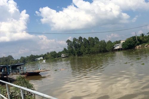 Nhảy xuống sông khi bị truy sát, 2 người tử vong