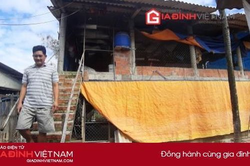 Xây nhà 2 tầng nuôi gà giữa lũ, thu trăm triệu đồng mỗi năm