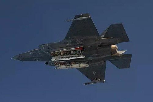 Clip: Tiêm kích F-35 thử nhiệm ném bom hạt nhân 'kẻ hủy diệt'