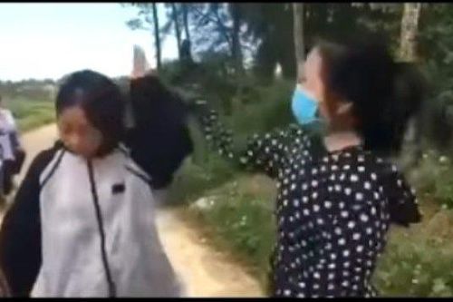 Khẩn trương làm rõ vụ nữ sinh bị bạn dùng mũ bảo hiểm đánh dã man