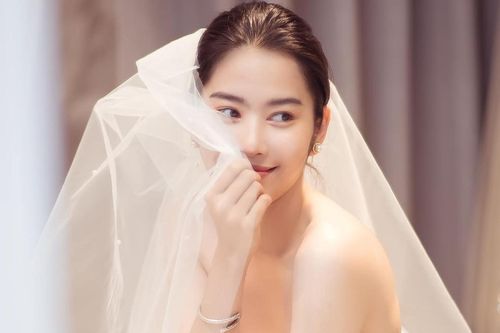 Nam Em bất ngờ xác nhận sắp lên xe hoa?