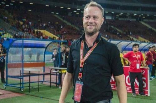 'Bắt hụt' Kiatisak, CLB TPHCM chính thức có HLV đến từ Thai League!