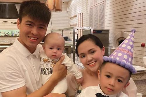 Duy Mạnh cùng gia đình vợ đi du lịch sang chảnh tại Huế