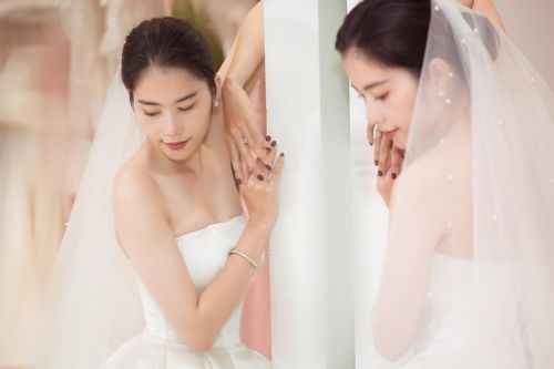 Nam Em diện váy cưới trong veo, đẹp viên mãn, liệu sẽ có một đám cưới trong mơ?