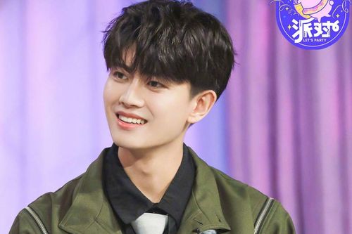 Fan không nhận ra Nhậm Gia Luân trong ảnh son phấn nhẹ nhàng