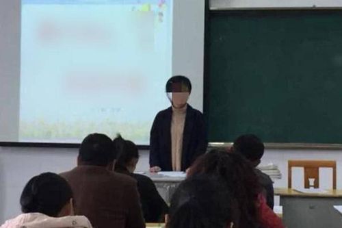 'Dằn mặt' ông bố không đi họp phụ huynh, cô giáo 'tung' chuyện gia đình phá sản vào group đông thành viên