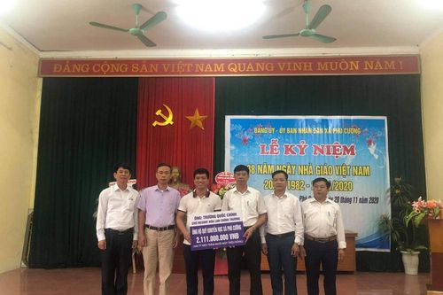 Tấm lòng vàng dành cho Quỹ khuyến học