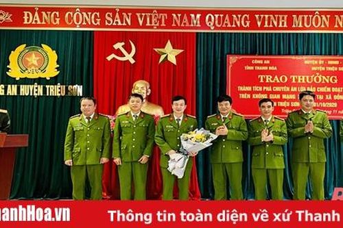Công an Thanh Hóa trao thưởng cho các đơn vị lập thành tích suất sắc trong đấu tranh chống tội phạm