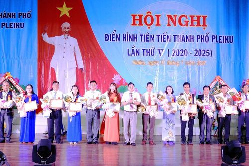 Khen thưởng công tâm góp phần ngăn chặn tiêu cực