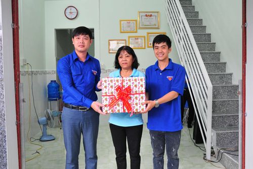 Khánh thành và bàn giao 'Nhà nhân ái' cho gia đình chính sách