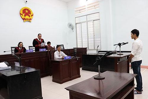 Đi giảng hòa, lại bị đánh