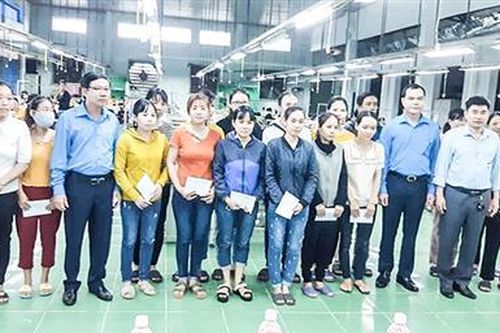 Công đoàn Quảng Trị cùng người lao động khắc phục hậu quả thiên tai