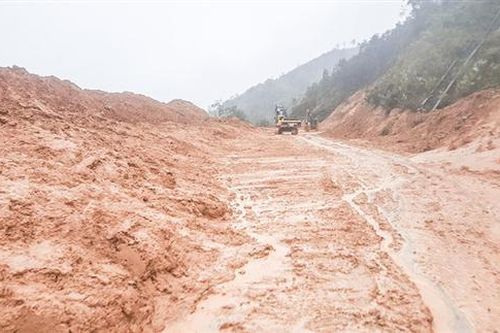 Đi qua vùng sạt lở. Bài 2: Bám đất để bảo vệ biên cương