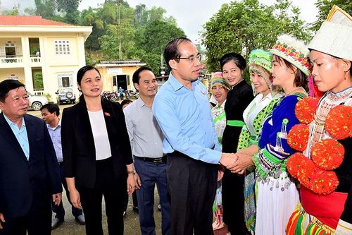 Đồng chí Bí thư Tỉnh ủy Chẩu Văn Lâm: Côn Lôn phải lựa chọn hàng hóa đặc sản để liên kết sản xuất hiệu quả