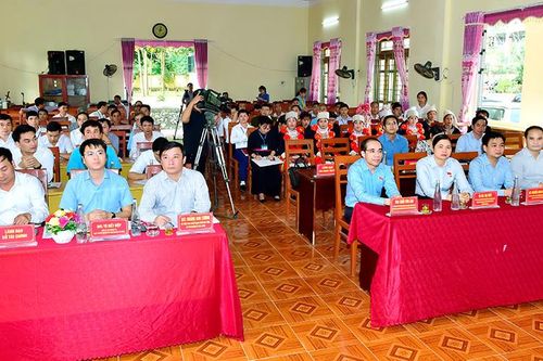 Đại biểu Quốc hội tiếp xúc cử tri xã Đà Vị
