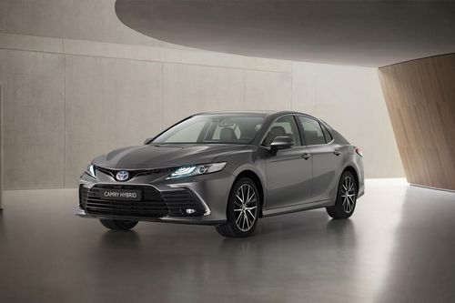 Toyota ra mắt Camry Hybrid 2021: Nâng cấp thiết kế và tối ưu công năng