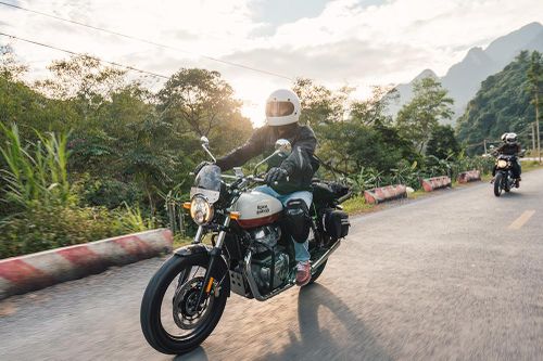 'Dàn chiến mã' Royal Enfield tận hưởng vẻ đẹp Hà Giang