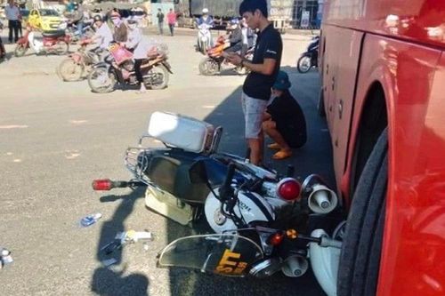 Mô tô cảnh sát va chạm với xe khách giường nằm: Công an TP Kon Tum nói gì?
