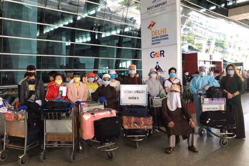 Thêm 4 ca mắc mới Covid-19, có 2 chuyên gia Ấn Độ nhập cảnh tại sân bay Nội Bài