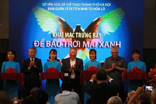 'Để bầu trời mãi xanh' tại Di tích Nhà tù Hỏa Lò