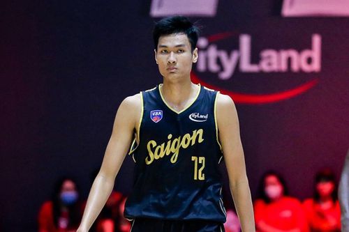Phú Vinh lý giải việc được chọn kèm ngoại binh cao 2,13 m