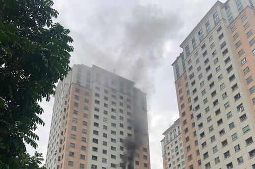 Cháy căn hộ tầng 13 khu đô thị Xa La