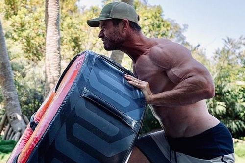 Chris Hemsworth khoe thân hình lực lưỡng khi tập luyện