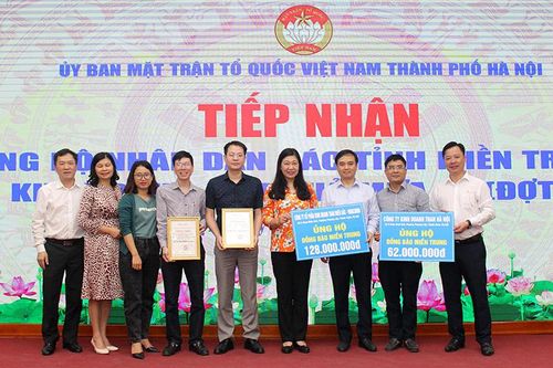 Mặt trận Tổ quốc thành phố Hà Nội tiếp nhận 13 tỷ đồng ủng hộ đồng bào miền Trung