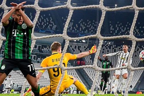 Xé lưới Juventus, tiền đạo Ferencvaros ăn mừng kiểu CR7 ngay trước mặt Ronaldo
