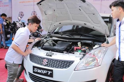 Suzuki tặng xe cho các trường Đại học và Cao đẳng