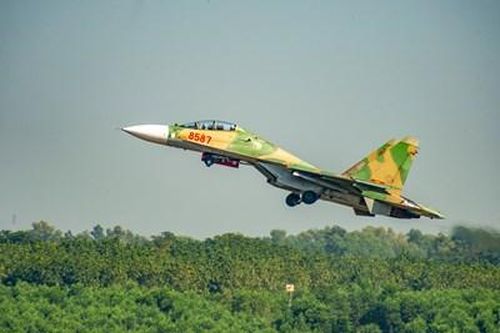 Su-30 huấn luyện chiến đấu