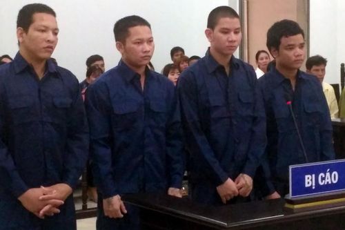 Đi tù vì… giữ gái làng