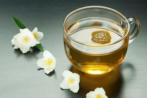 8 lợi ích sức khỏe bất ngờ của trà hoa nhài