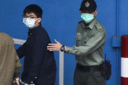 Joshua Wong bị biệt giam vì bác sĩ phát hiện 'bóng mờ' trong bụng