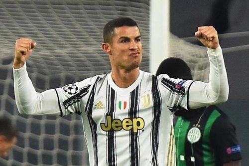 Ronaldo đuổi kịp kỷ lục của 'kỳ phùng địch thủ' Messi
