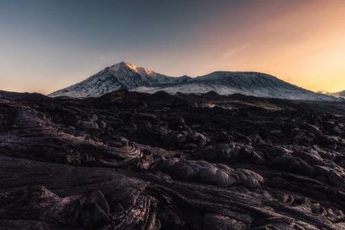 Phát hiện khoáng chất kỳ lạ trong lòng núi lửa