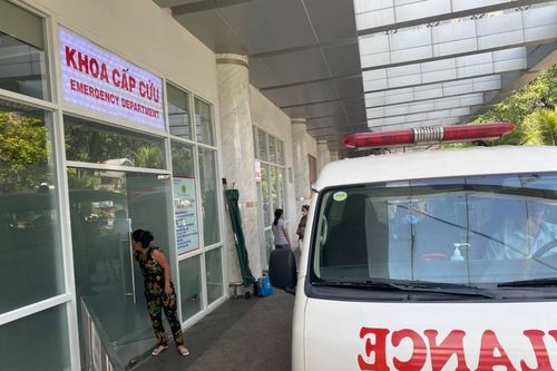 Bé gái 3 tuổi nhập viện do chấn thương sọ não, nghi bị mẹ ruột bạo hành