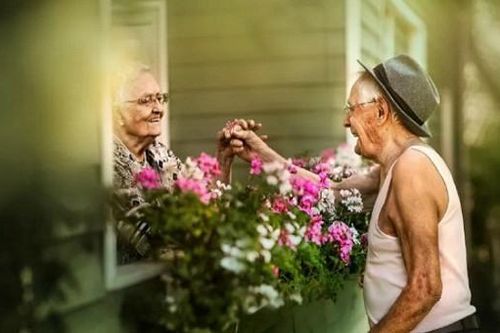 Hy hữu ở Huế: Cụ bà 70 đòi ly hôn, cụ ông hoảng hốt đến tòa cầu cứu