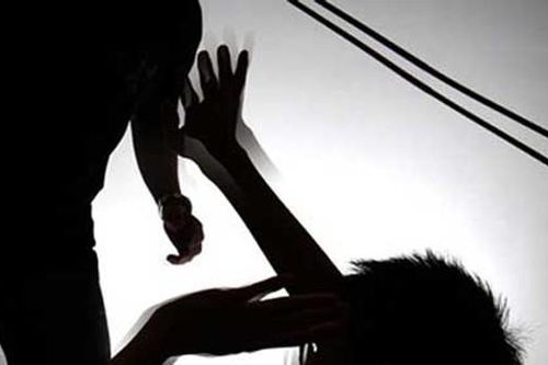 Chồng trả giá vì hung hãn đuổi chém vợ và chị vợ