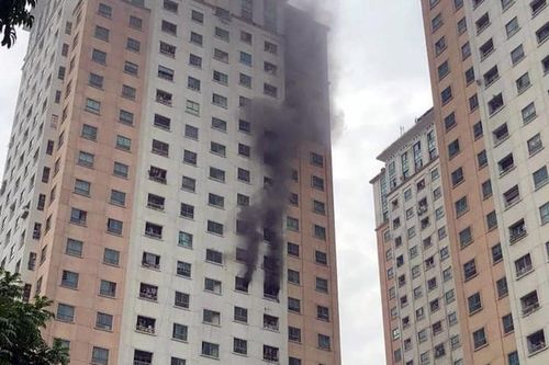 Cháy tại tầng 13 chung cư CT1 Xa La