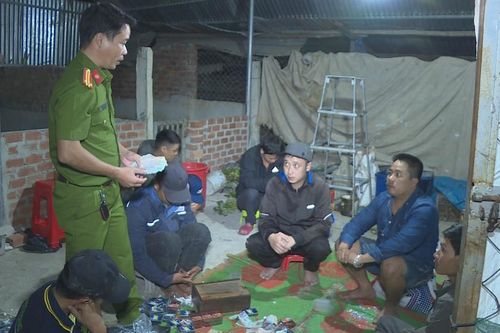 Bắt nhóm đánh bạc có thuê người cảnh giới