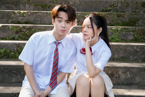 Phạm Quỳnh Anh đóng MV với trai đẹp kém 16 tuổi
