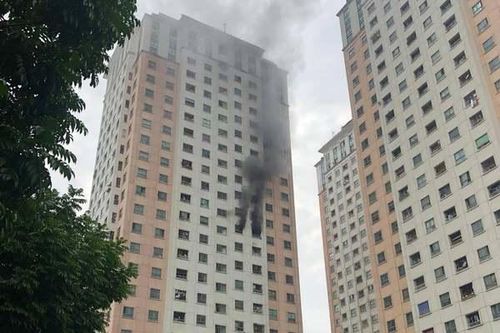 Cháy căn hộ tầng 13 tại chung cư ở Hà Đông kèm tiếng nổ