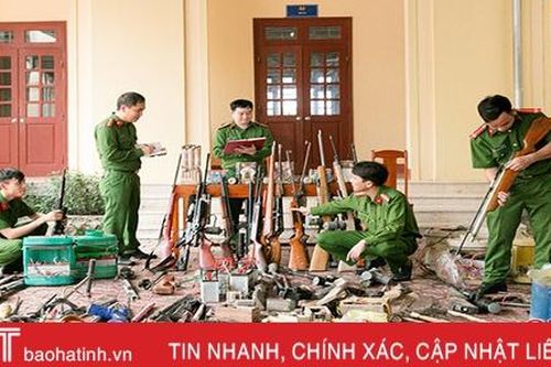 Công an huyện Hương Sơn thu hồi hàng trăm loại vũ khí, vật liệu nổ