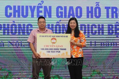 Nhiều đơn vị, doanh nghiệp ủng hộ nhân dân miền Trung