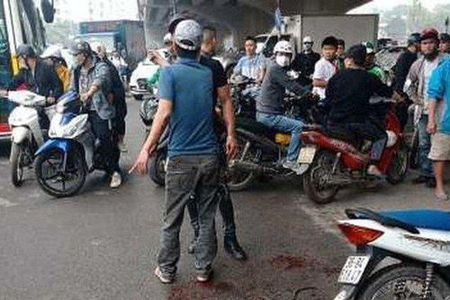 Hối hận muộn màng của kẻ vác dao chém vợ vì mâu thuẫn nuôi con