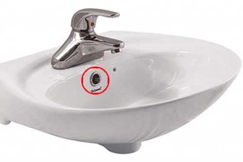 Lỗ nhỏ trên bồn rửa mặt có tác dụng gì? Ắt hẳn bạn sẽ 'trầm trồ' khi biết sự thật