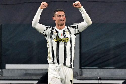 Ronaldo san bằng kỷ lục ghi bàn của Messi ở Champions League